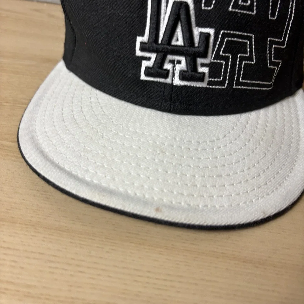Los Angeles Dodgers Hat Cap Fitted Mens 7 Black White MLB Baseball New Era